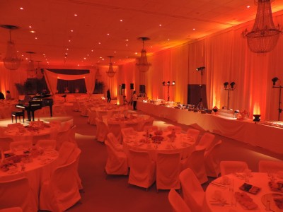 salle pour 250 personnes avec buffet